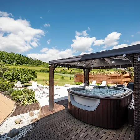 Doslonce Wellnes & Farm Hotel